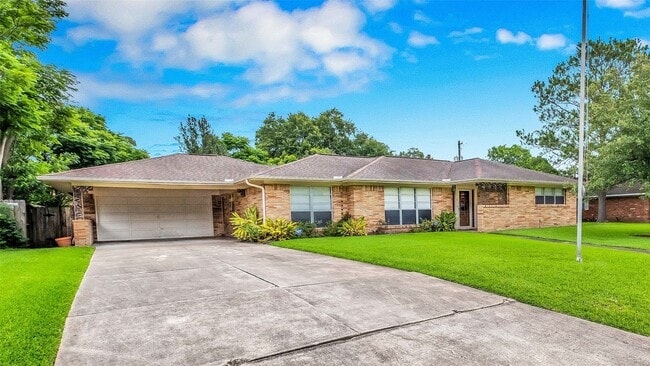 7919 Montglen Dr in Houston, TX - Foto de edificio - Building Photo