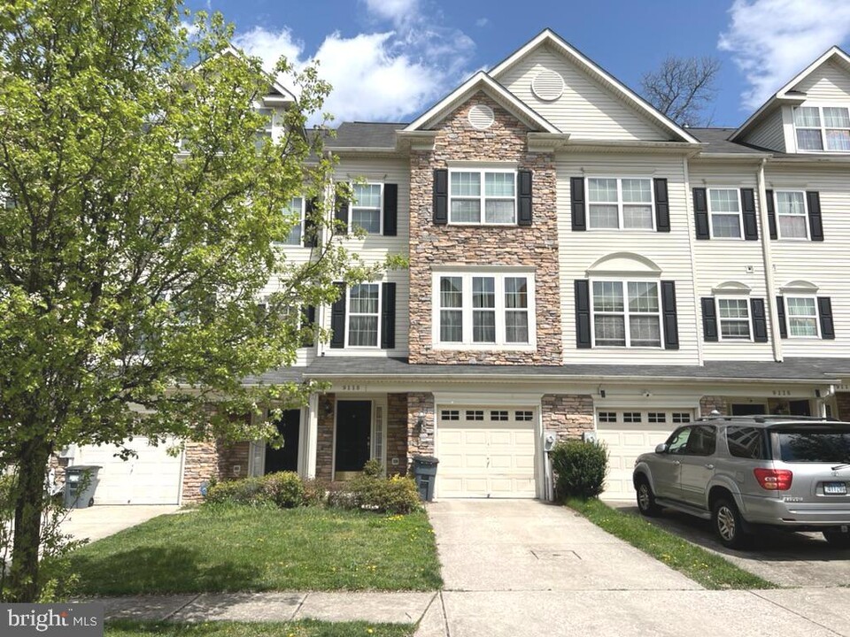 9118 Marlove Oaks Lane in Owings Mills, MD - Foto de edificio