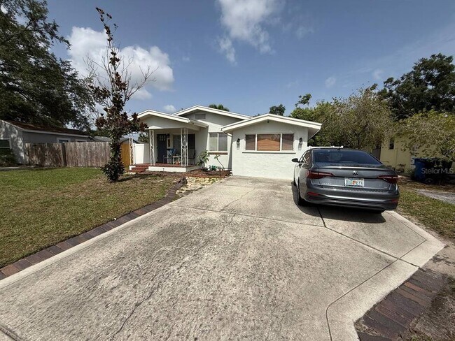 5347 10th St N in St. Petersburg, FL - Building Photo - Building Photo
