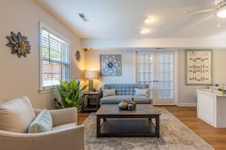 Farmingdale Townhouses in Hopewell, VA - Foto de edificio - Interior Photo
