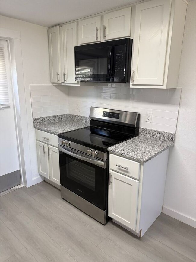 9406 Goldenrod Rd in Thonotosassa, FL - Building Photo - Building Photo