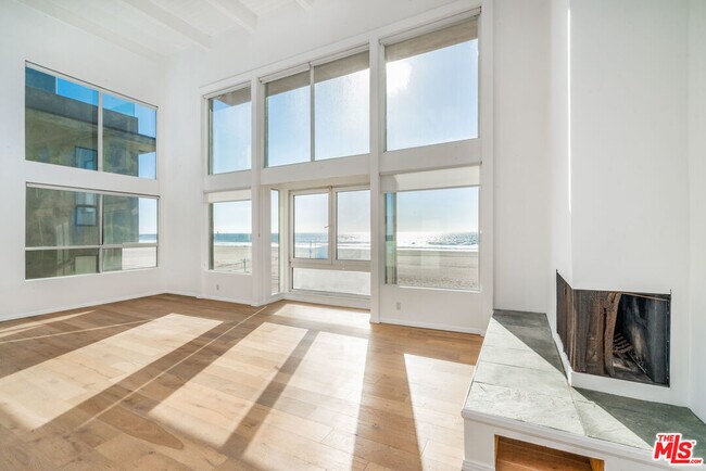 3711 Ocean Front Walk in Marina Del Rey, CA - Building Photo - Building Photo