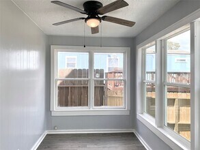 2371 Broadway St in Dickinson, TX - Building Photo - Building Photo