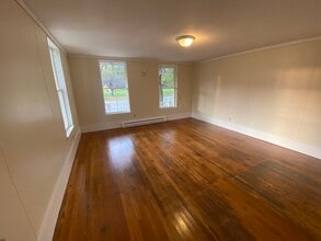 187 Main St, Unit Apt B1 in West Paris, ME - Building Photo - Building Photo