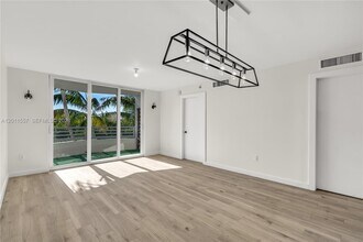 1401 Bay Rd in Miami Beach, FL - Building Photo - Building Photo