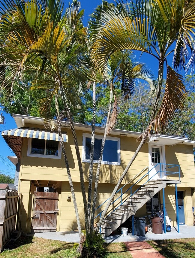 1134 Bay St NE, Unit 1134-1/2 Bay ST NE, Unit 1134-1/2 Bay ST NE