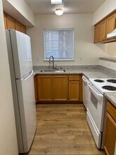 583 E Jasmine Cir in Santa Rosa, CA - Building Photo - Building Photo