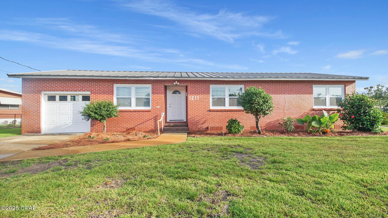 1211 W 12th St in Panama City, FL - Building Photo