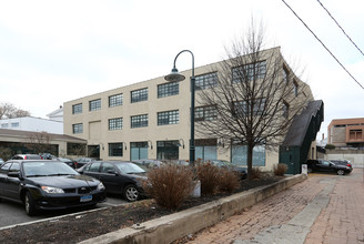 New London Market & Apartments in New London, CT - Foto de edificio - Building Photo