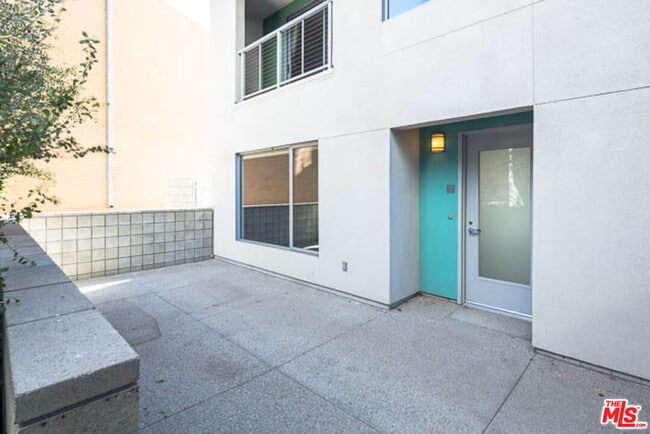 11500 Tennessee Ave in Los Angeles, CA - Building Photo - Building Photo