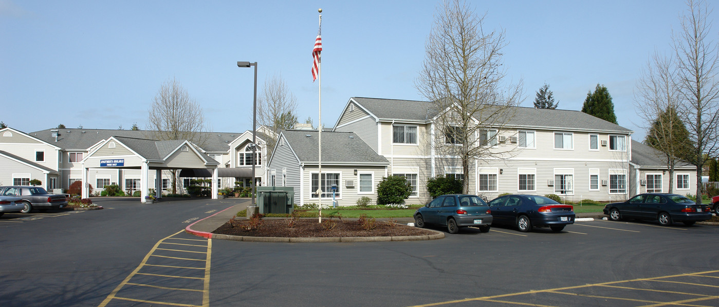 Oaks At Lebanon in Lebanon, OR - Building Photo