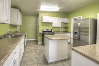 275 Robinson Ave in American Fork, UT - Building Photo - Building Photo