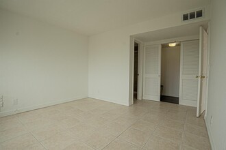 1500 Presidential Way, Unit 602 in West Palm Beach, FL - Foto de edificio - Building Photo