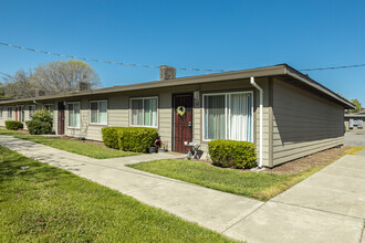 Alamo Garden Apartments - Income Restrictions in Vacaville, CA - Building Photo - Building Photo