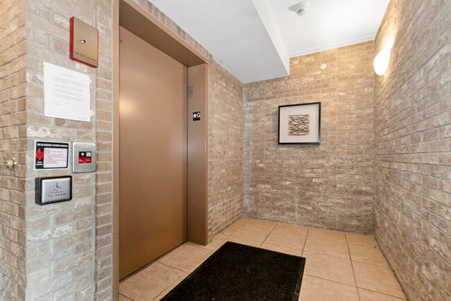 14130 Sheffield Dr in Homer Glen, IL - Foto de edificio - Building Photo