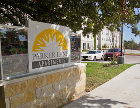 Parker Lane Apartments in Austin, TX - Foto de edificio - Building Photo