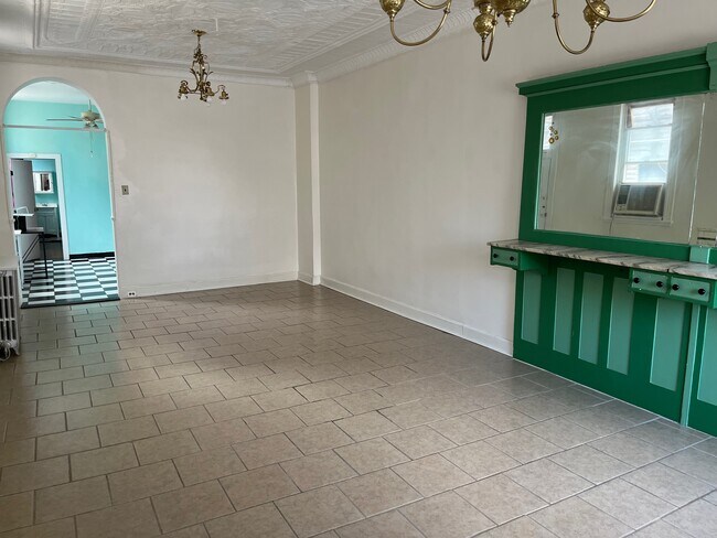 1721 Bank St, Unit A photo'