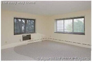 898 Massachusetts Ave, Unit #42 in Arlington, MA - Foto de edificio - Building Photo