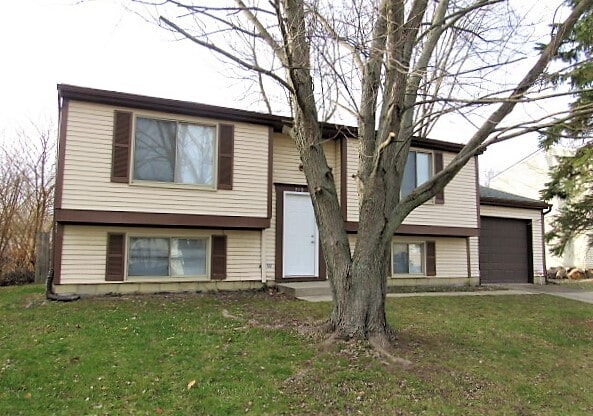 property at 910 Woodlark Dr