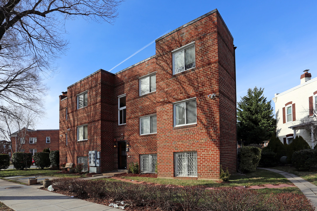 500 17th St NE in Washington, DC - Building Photo