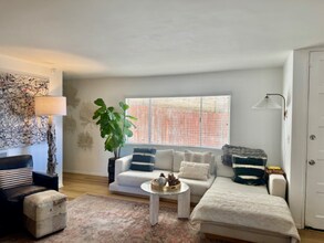 221 N Juanita Ave-Unit -3 in Redondo Beach, CA - Building Photo - Building Photo