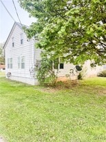 5623 Bridge St in Verona, NY - Building Photo