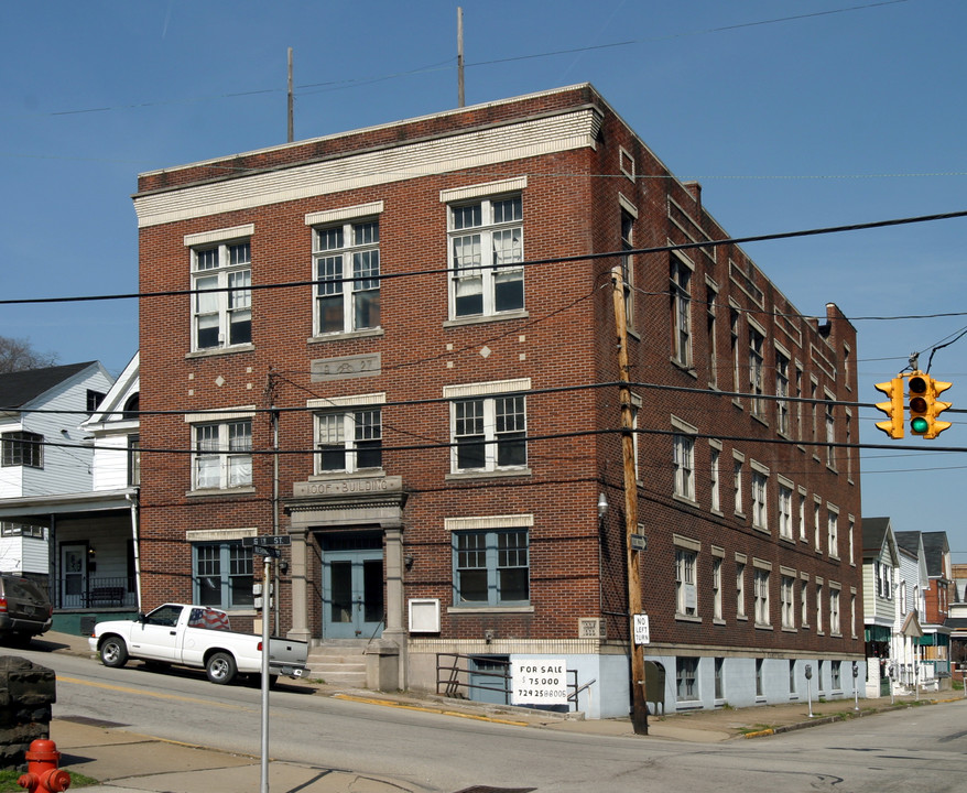 400 5th St in Charleroi, PA - Building Photo