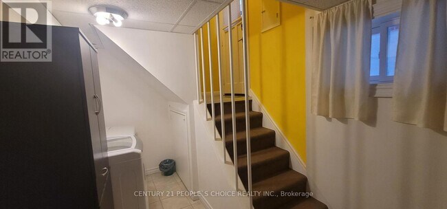 71 Montvale Dr in Toronto, ON - Building Photo - Building Photo