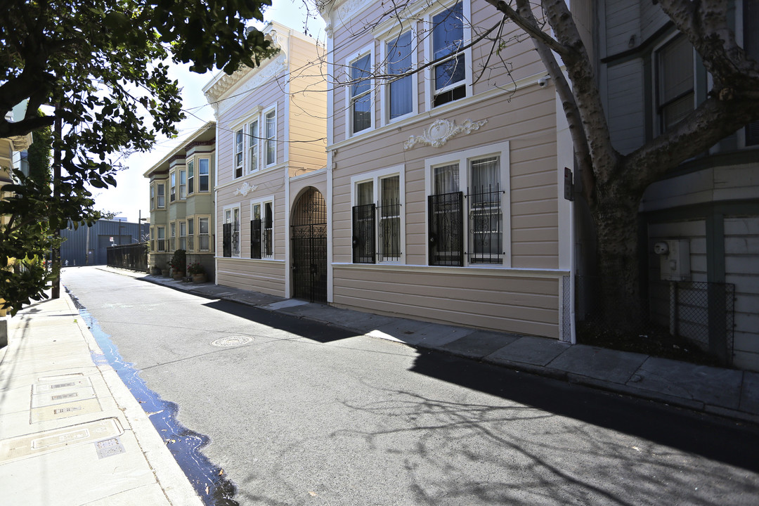 42-48 Sumner St in San Francisco, CA - Building Photo