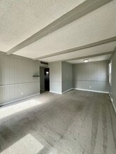 3266 S Stella Ct in Trenton, MI - Building Photo - Building Photo