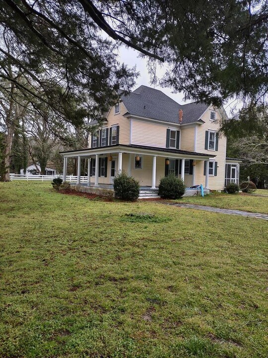 35448 Windingdale Dr in Belle Haven, VA - Building Photo