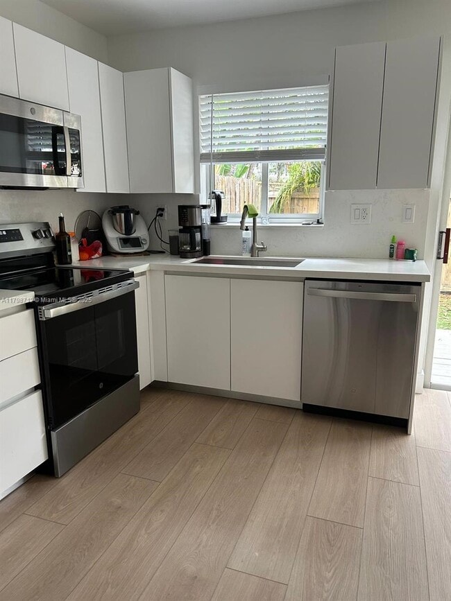 2925 Center St in Miami, FL - Building Photo - Building Photo