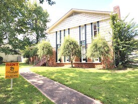 1856 Catala Rd in Vestavia Hills, AL - Building Photo