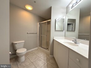 2508 Shelley Cir-Unit -1B in Frederick, MD - Foto de edificio - Building Photo