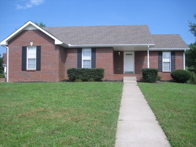 316 Cedar Point Ct in Clarksville, TN - Building Photo