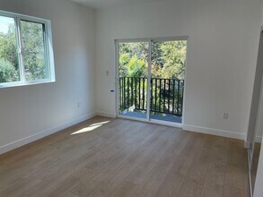 1376 Edgecliffe Dr in Los Angeles, CA - Building Photo - Building Photo