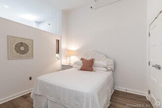 15 Dinah Rd in West Hartford, CT - Building Photo - Building Photo