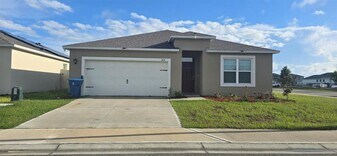 804 Horsetail Dr in Davenport, FL - Building Photo
