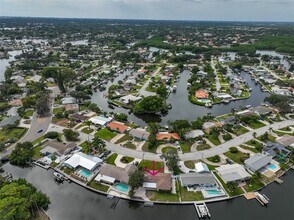 4713 Dover St NE in St. Petersburg, FL - Building Photo - Building Photo