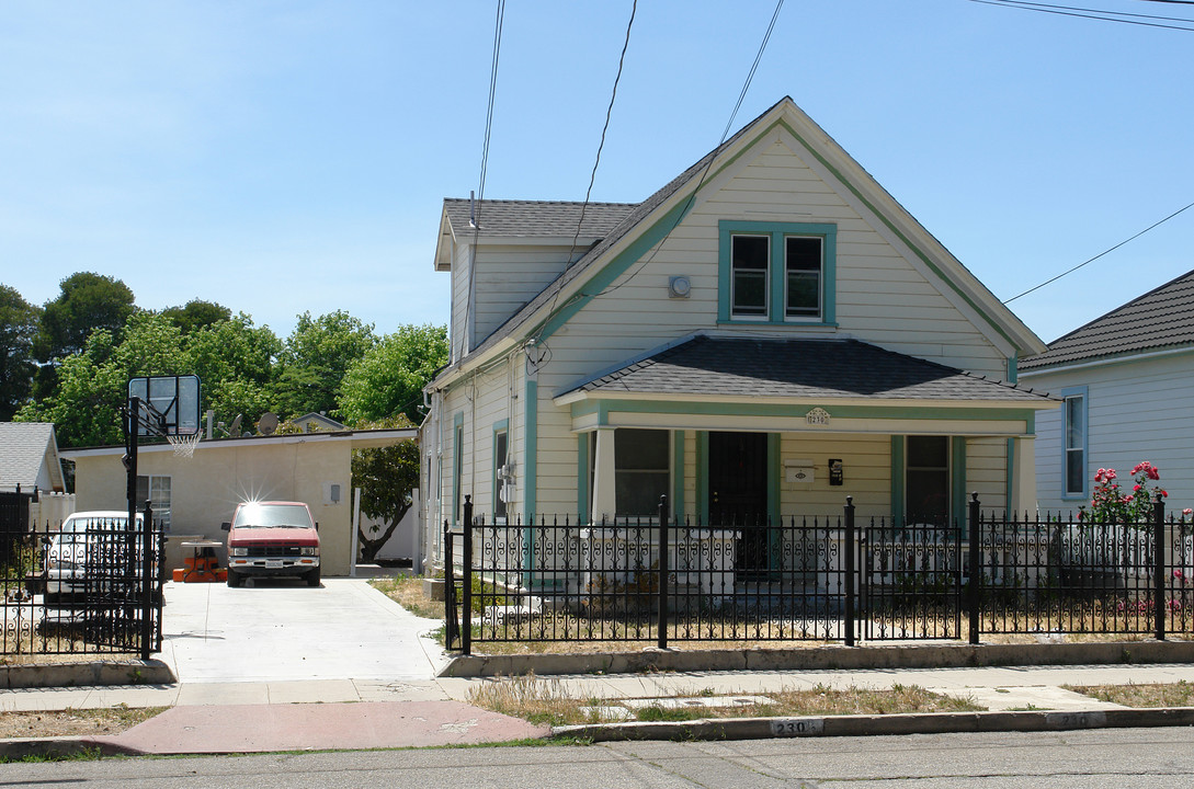 230 N 9th St in Santa Paula, CA - Building Photo