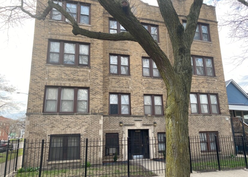 8301 S Peoria St in Chicago, IL - Building Photo