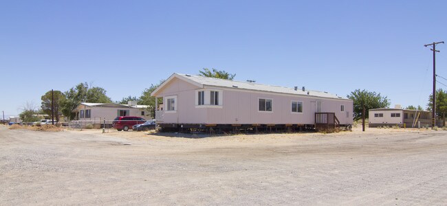 1544 N Guam St in Ridgecrest, CA - Foto de edificio - Building Photo