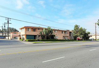 Bon Marche Apartments in Santa Ana, CA - Building Photo - Building Photo