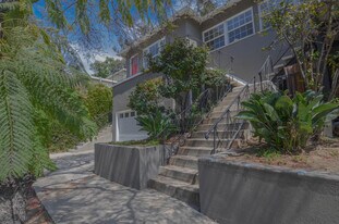 3246 Barham Blvd in Los Angeles, CA - Building Photo