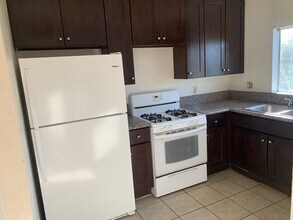 1113 Circle City Dr, Unit 101 in Corona, CA - Building Photo - Building Photo