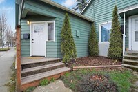 1204 Commercial St NE