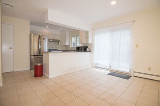 144 Thorndike St in Brookline, MA - Building Photo - Building Photo