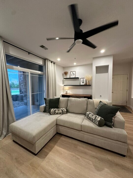 8412 S Holland Ct in Littleton, CO - Foto de edificio