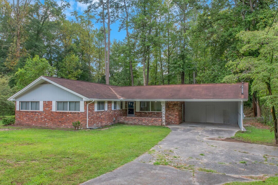 2055 Wallace Rd SW in Atlanta, GA - Building Photo