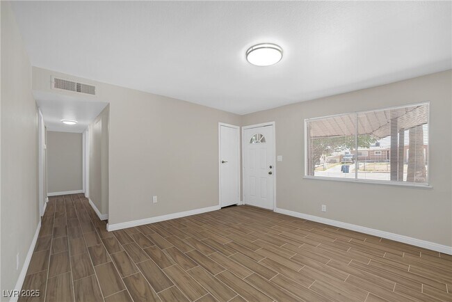 416 Rossmoyne Ave in North Las Vegas, NV - Foto de edificio - Building Photo